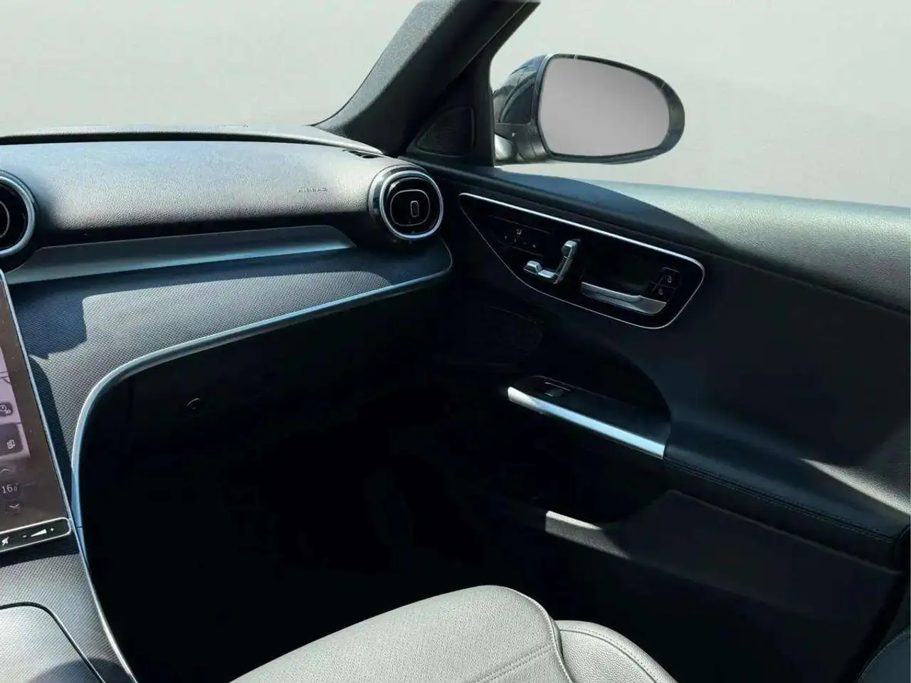 Mercedes-Benz C-Class - Image 14