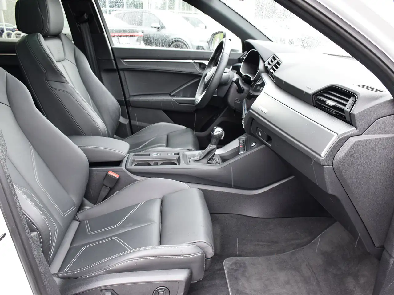 Audi Q3 - Image 25