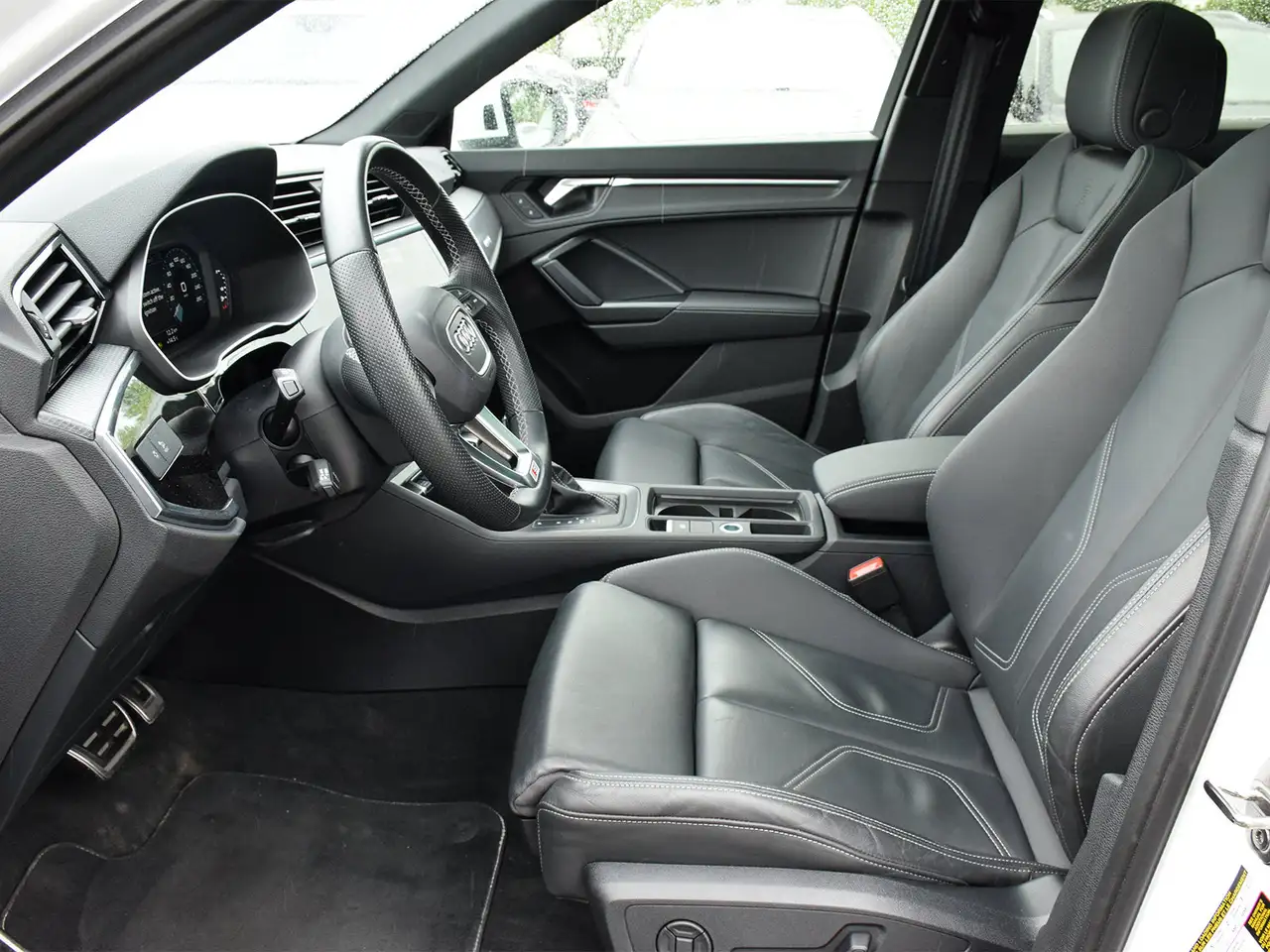 Audi Q3 - Image 13