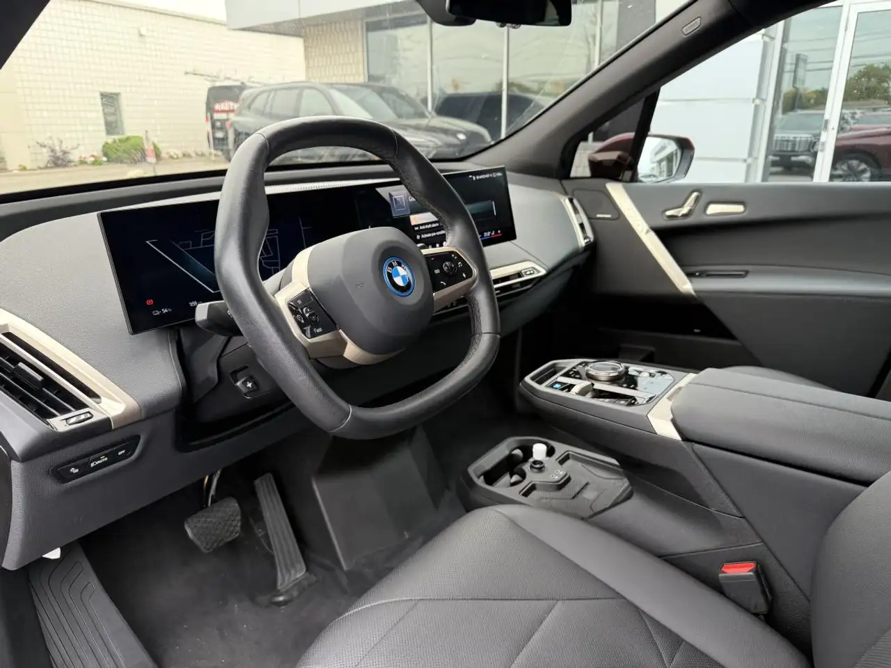 BMW iX - Image 14