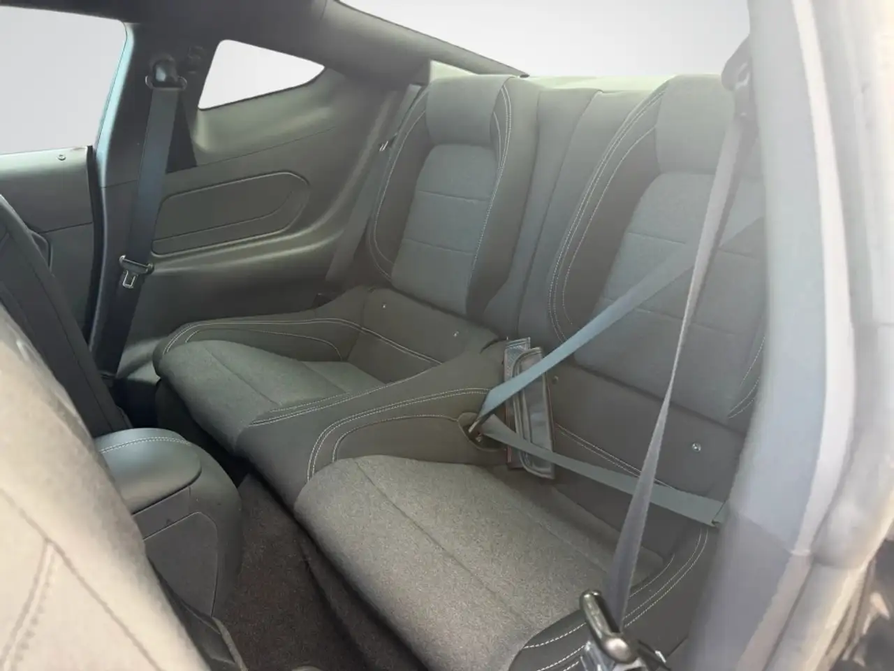 Ford Mustang - Image 10