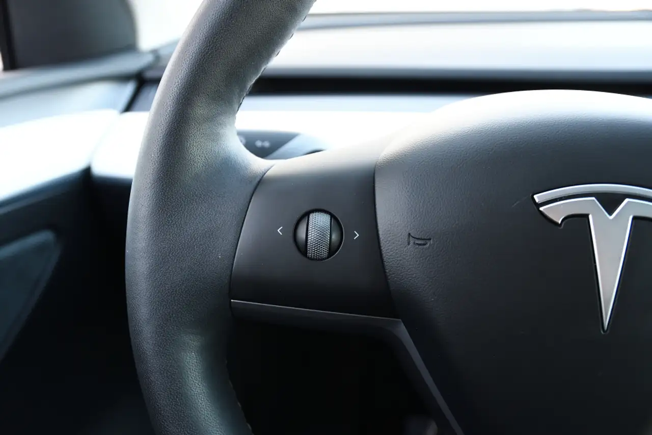 Tesla Model Y - Image 22