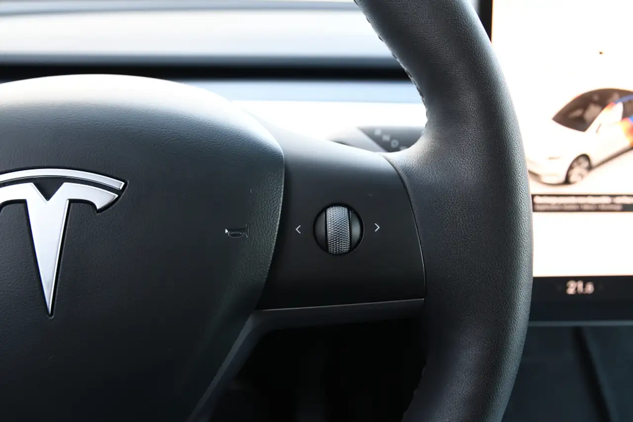 Tesla Model Y - Image 21