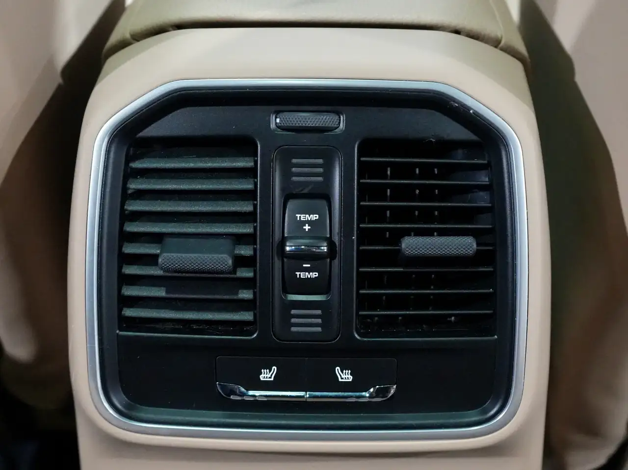 Porsche Macan - Image 35