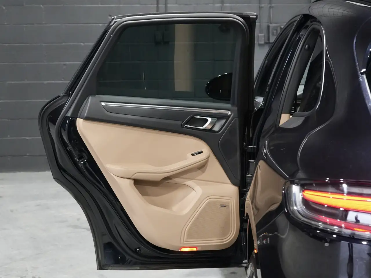Porsche Macan - Image 13