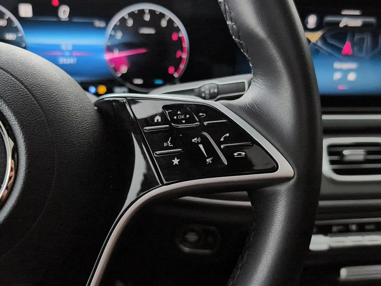 Mercedes-Benz GLE - Image 19