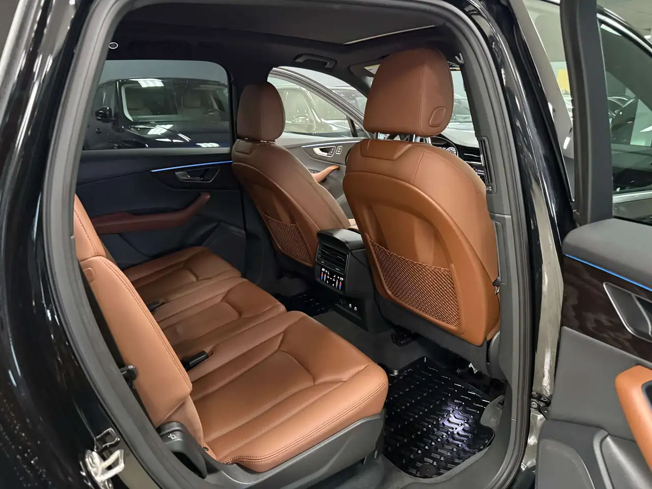 Audi Q7 - Image 26