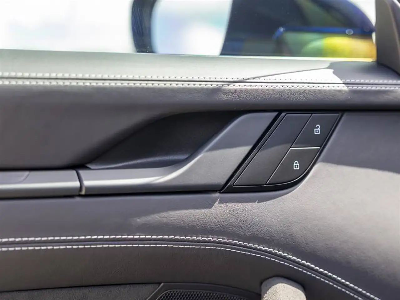 Porsche 911 - Image 17