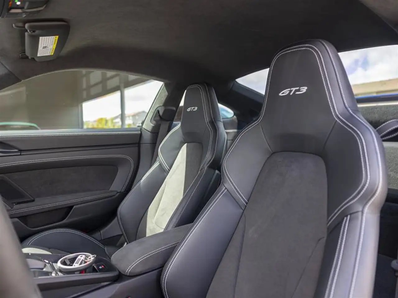 Porsche 911 - Image 21