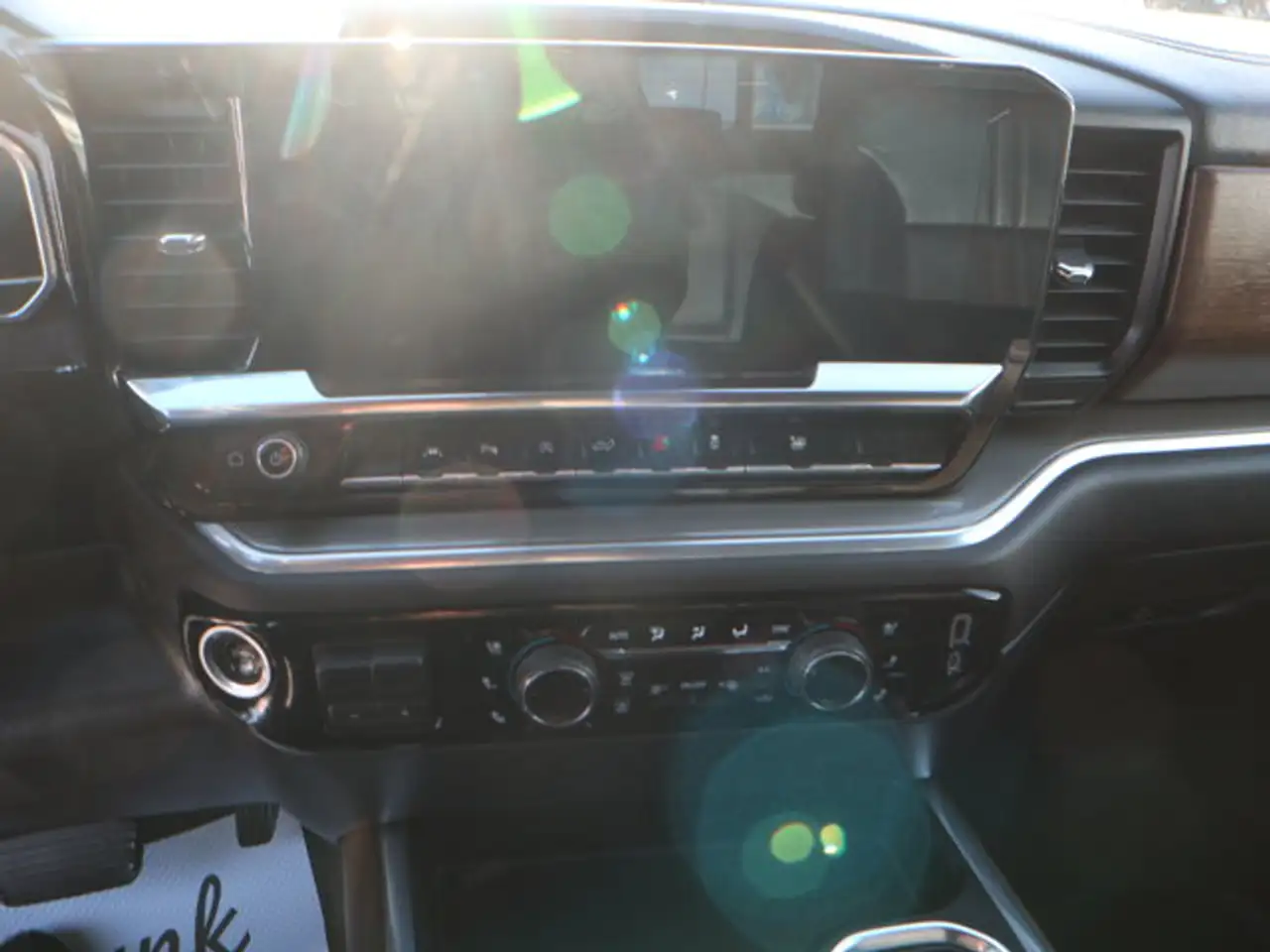 Chevrolet Silverado 1500 - Image 10
