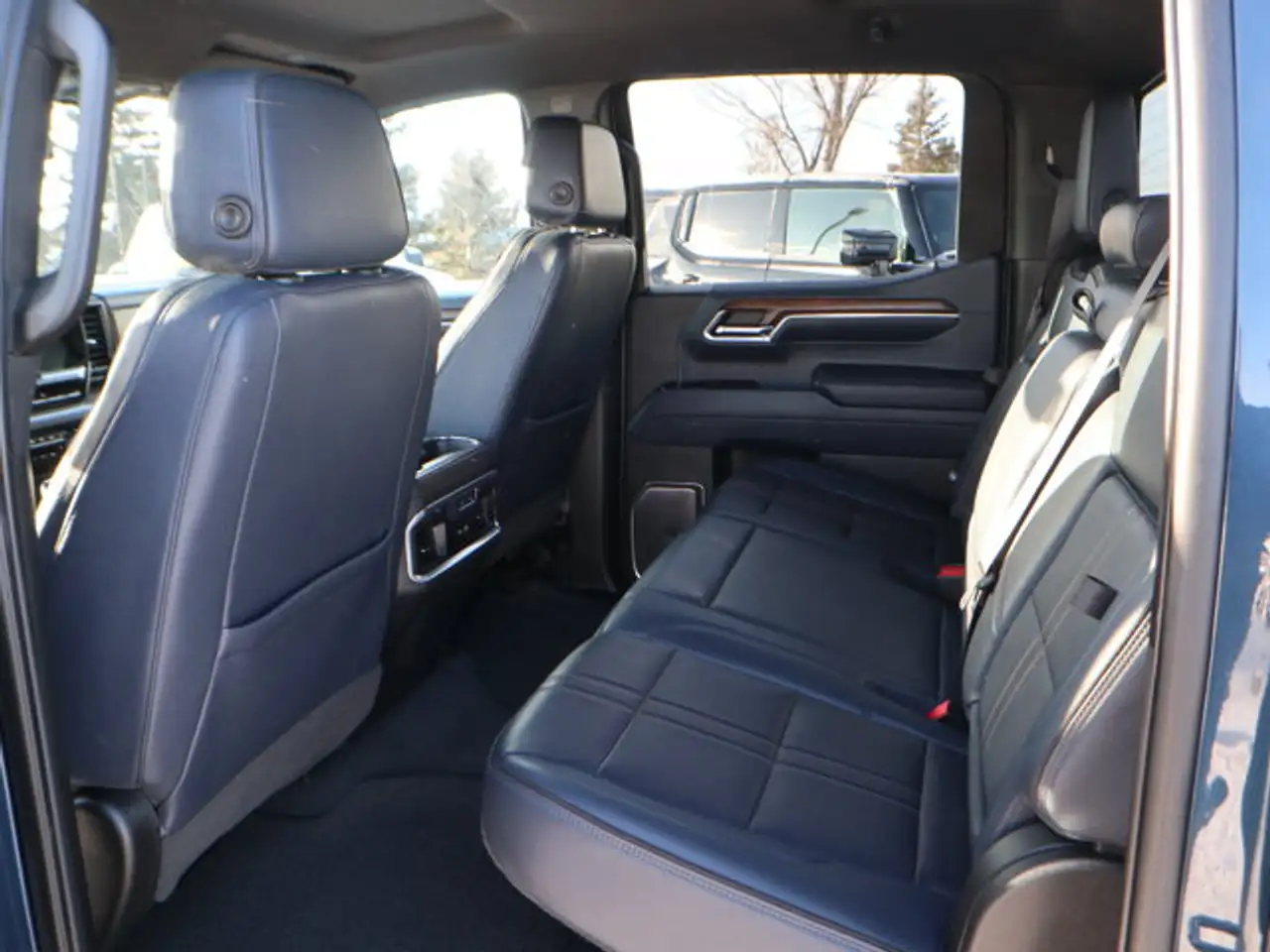Chevrolet Silverado 1500 - Image 12