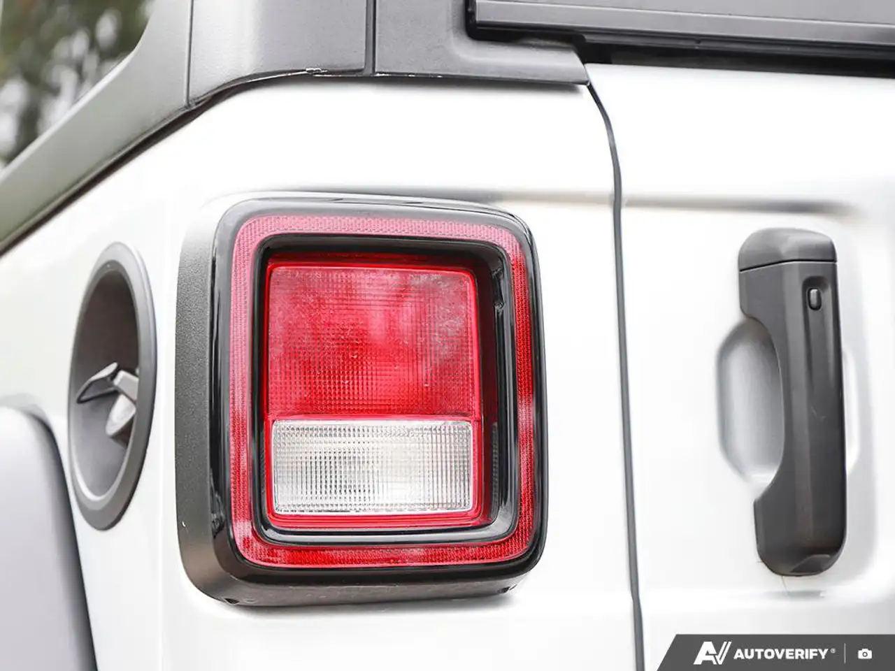 Jeep Wrangler - Image 12
