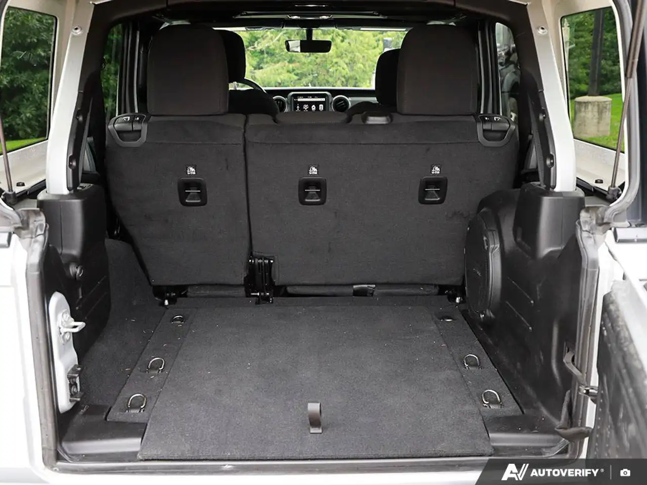 Jeep Wrangler - Image 11