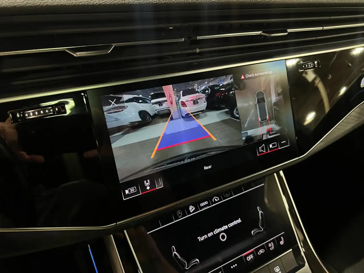 Audi Q7 - Image 43