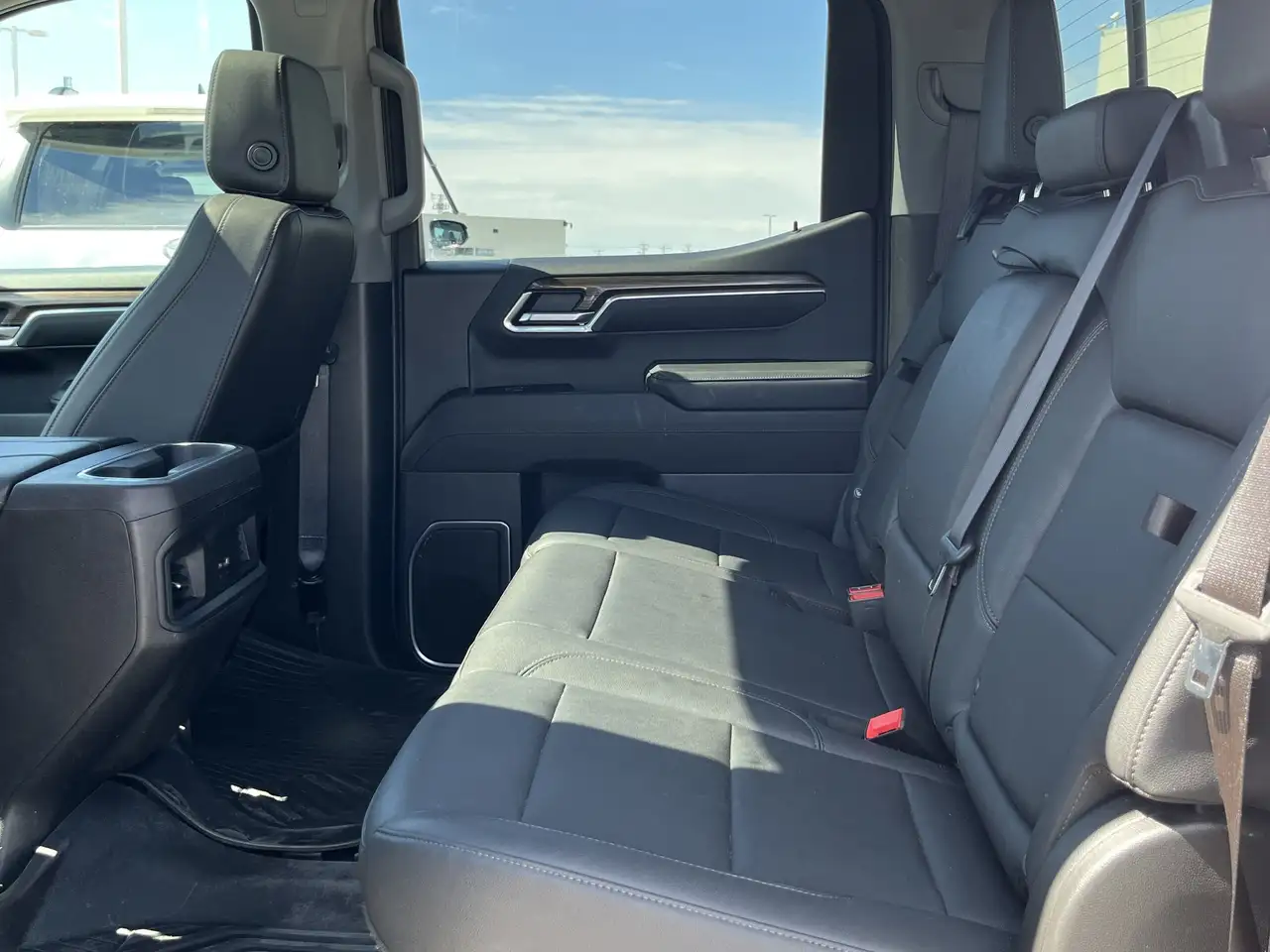 Chevrolet Silverado 1500 - Image 3