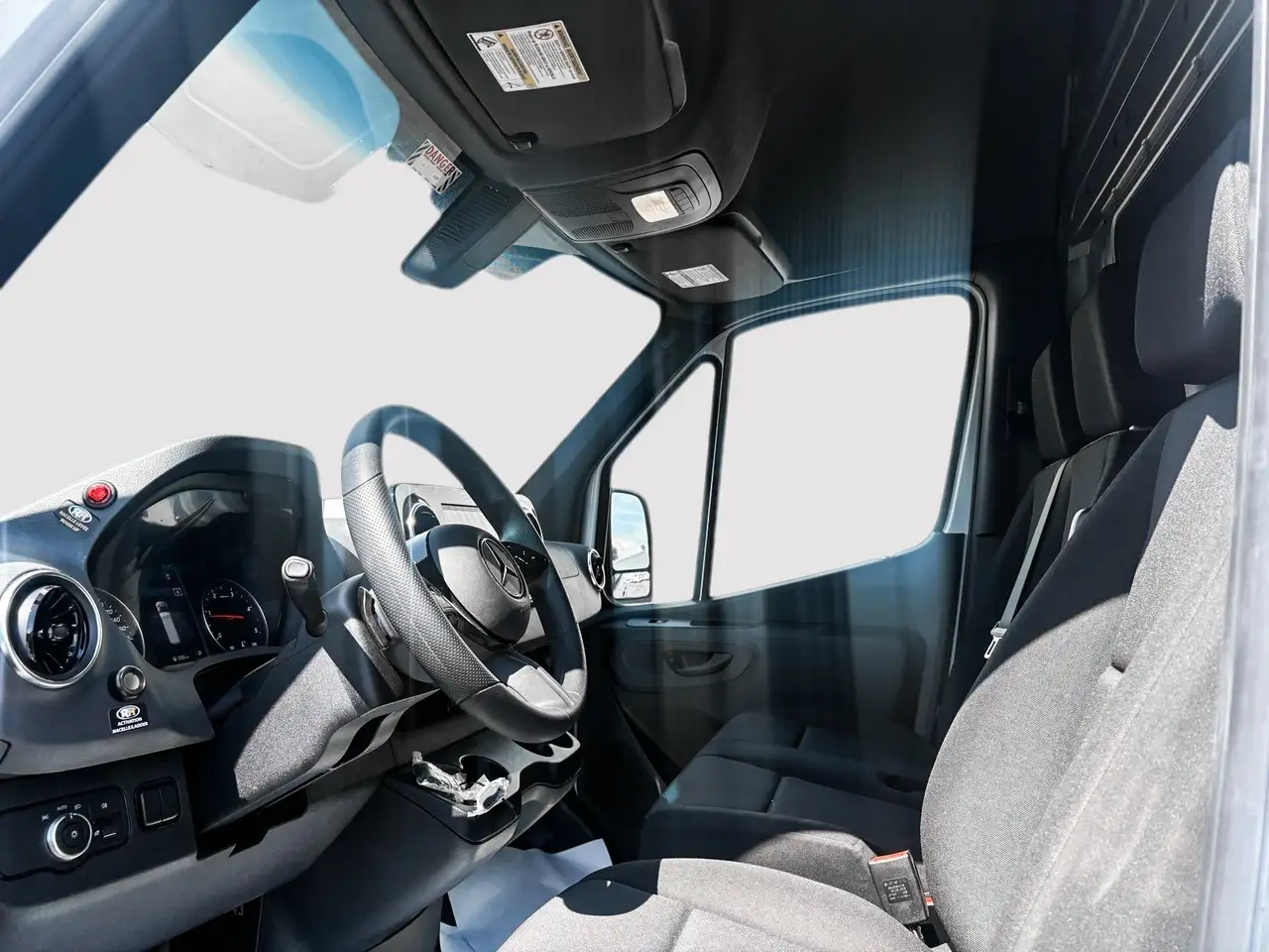 Mercedes-Benz Sprinter - Image 12