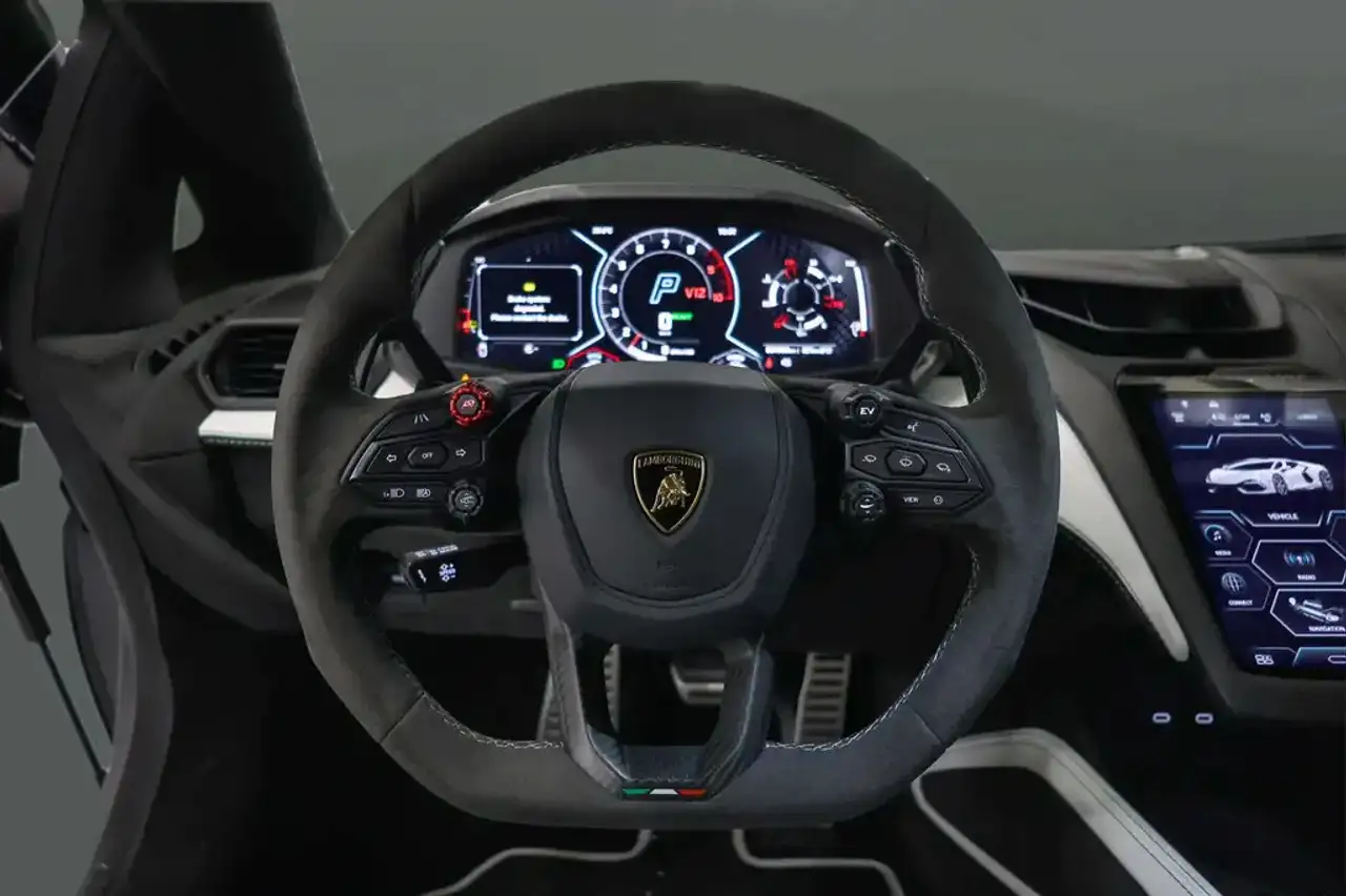 Lamborghini Revuelto - Image 16