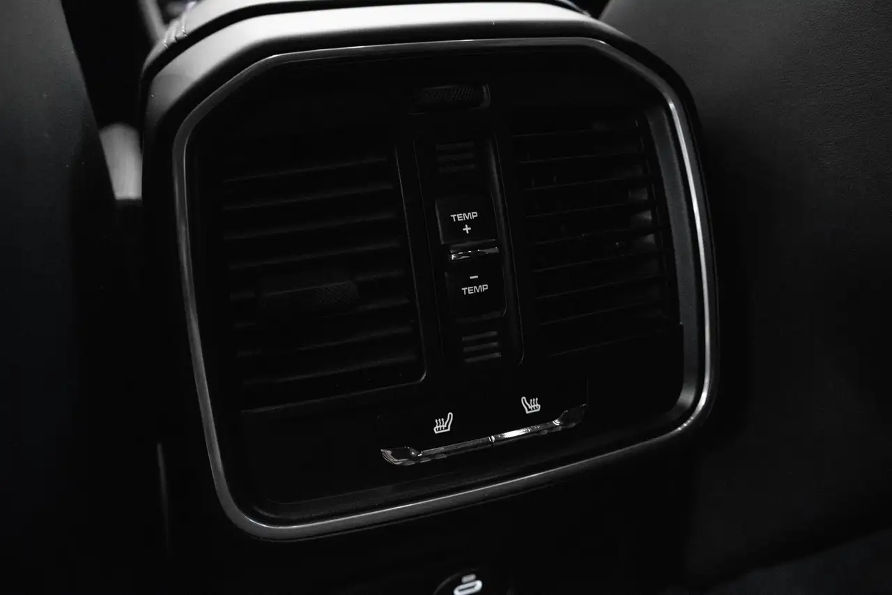 Porsche Macan - Image 26