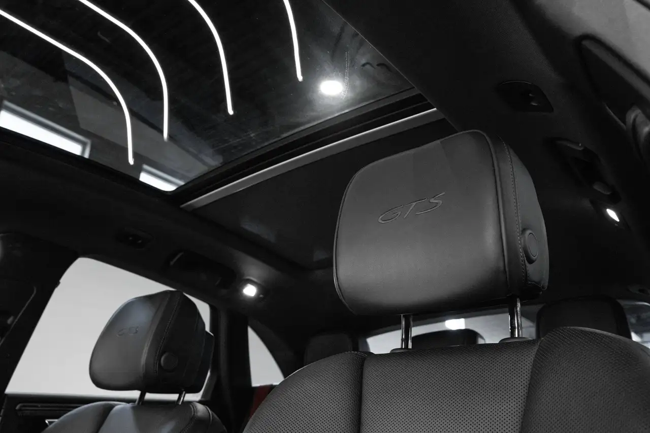 Porsche Macan - Image 14
