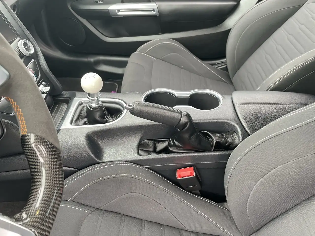 Ford Mustang - Image 29