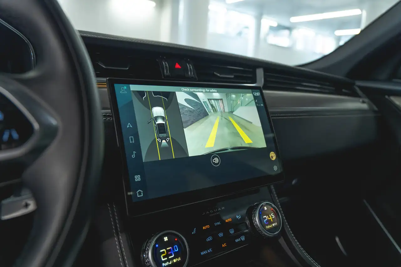 Jaguar F-Pace - Image 12
