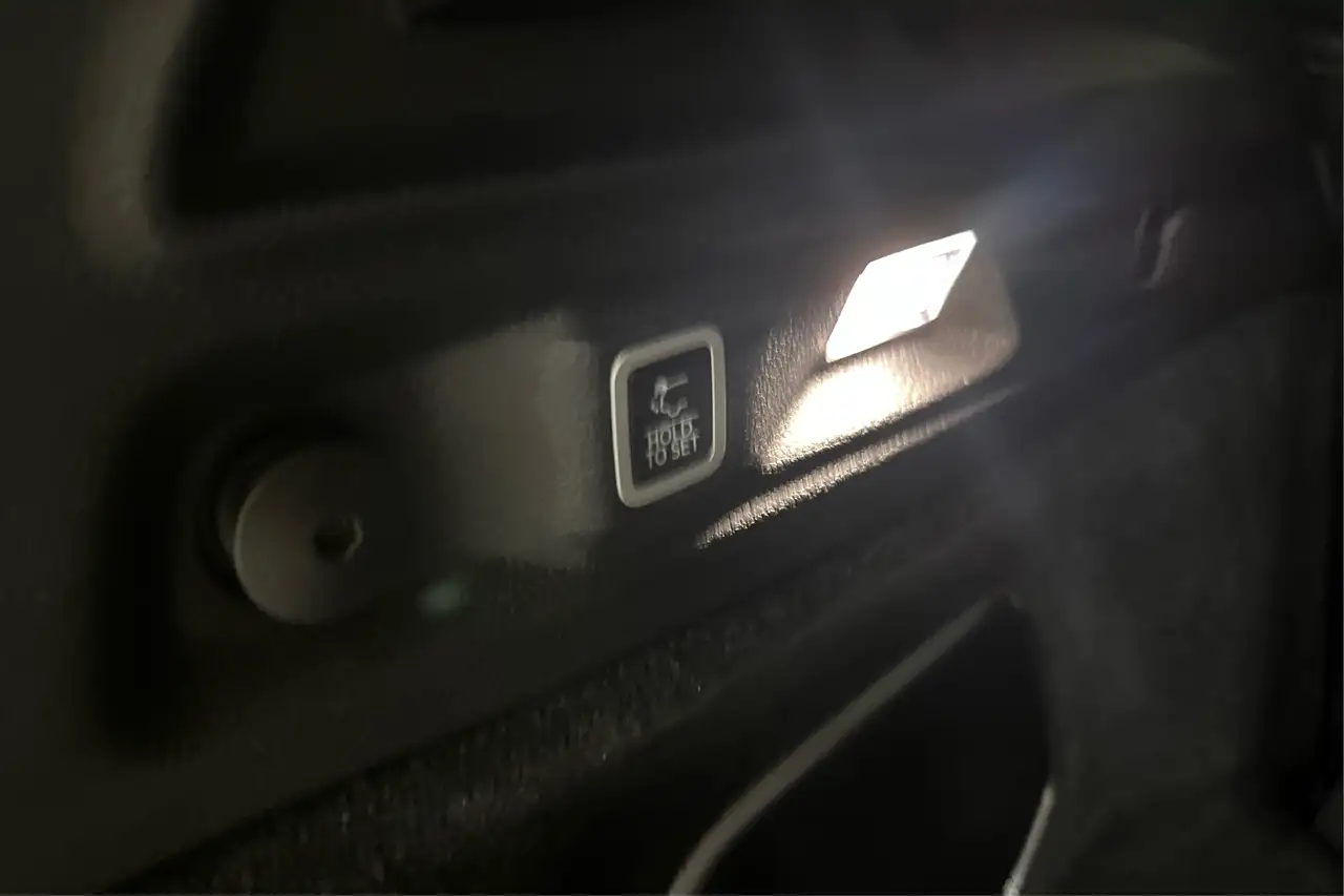 Jeep Grand Cherokee - Image 13