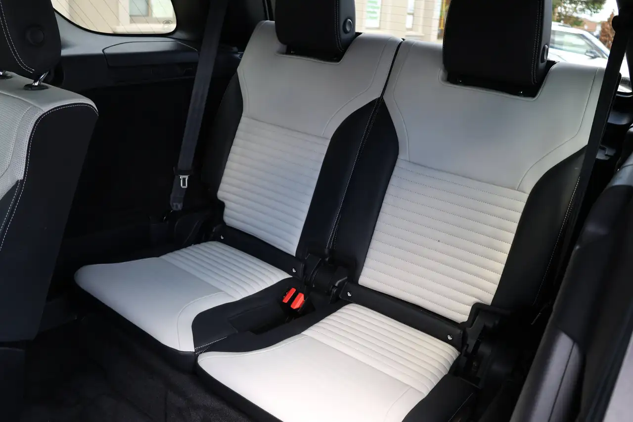 Land Rover Discovery - Image 12