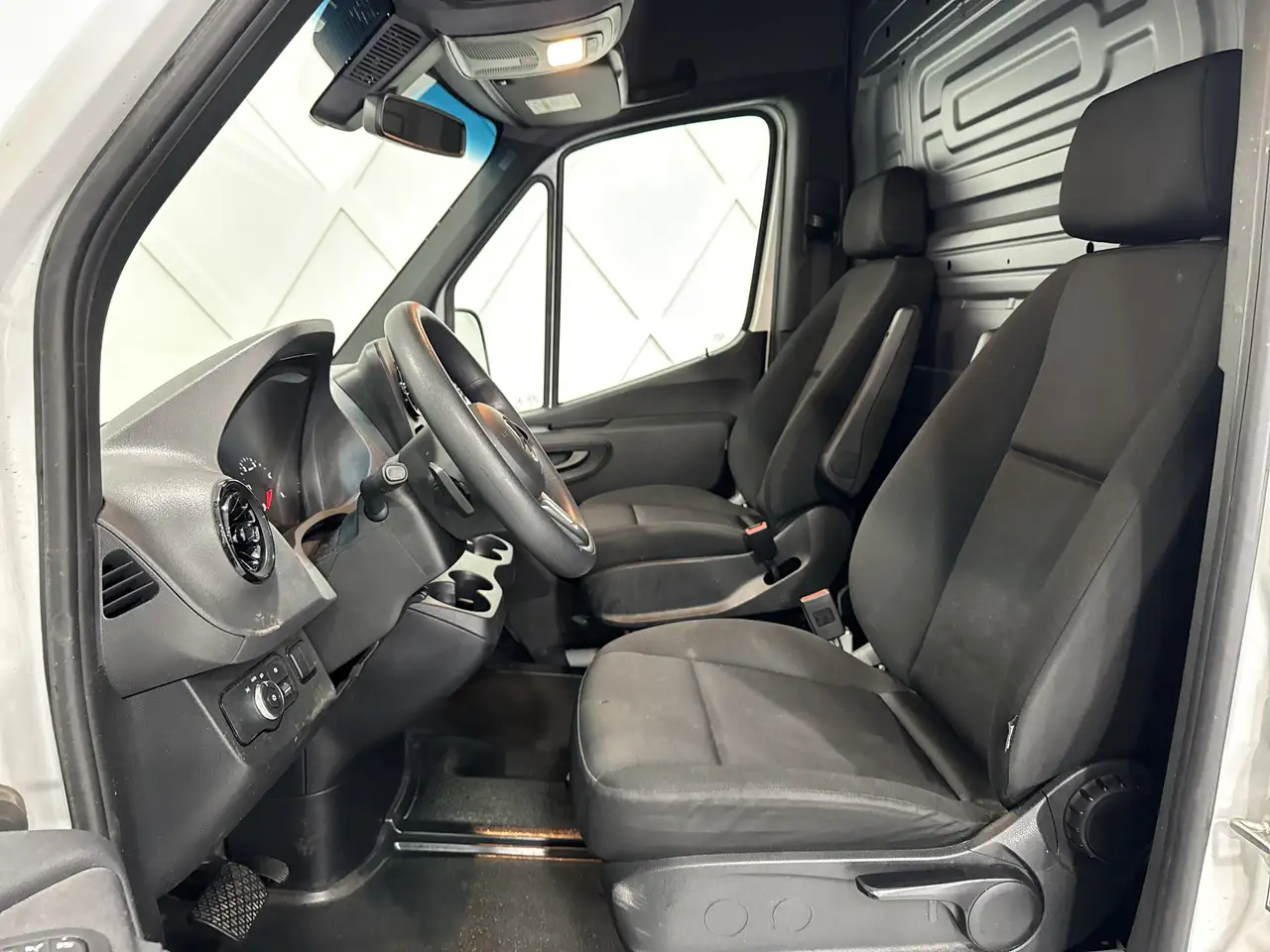 Mercedes-Benz Sprinter - Image 9
