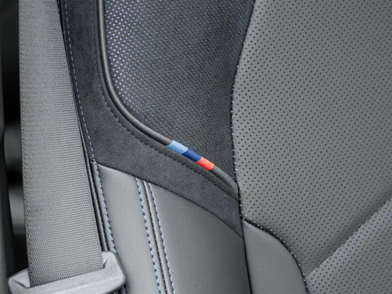 BMW 5 Series - Image 30