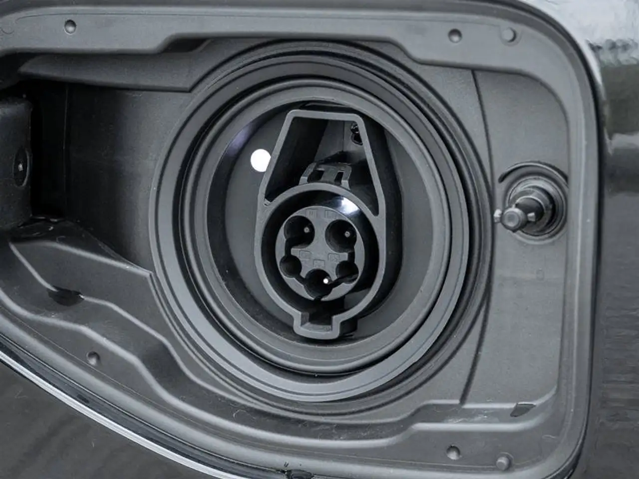 BMW 5 Series - Image 6