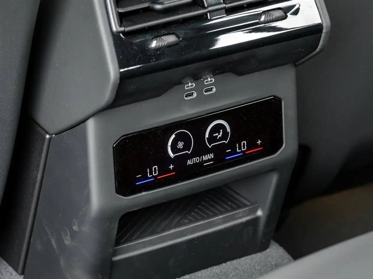 BMW 5 Series - Image 32