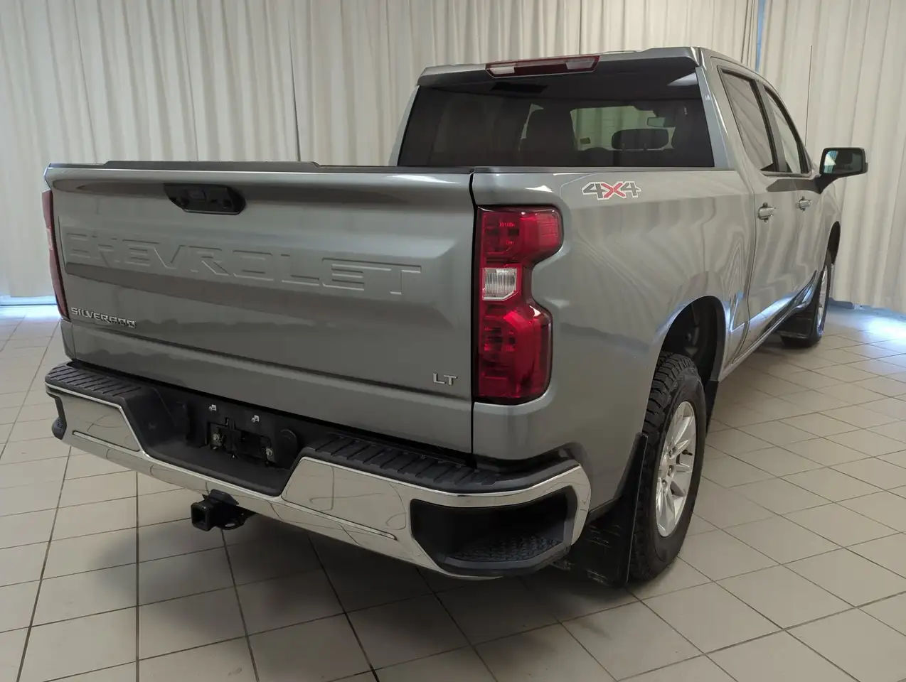 Chevrolet Silverado 1500 - Image 8