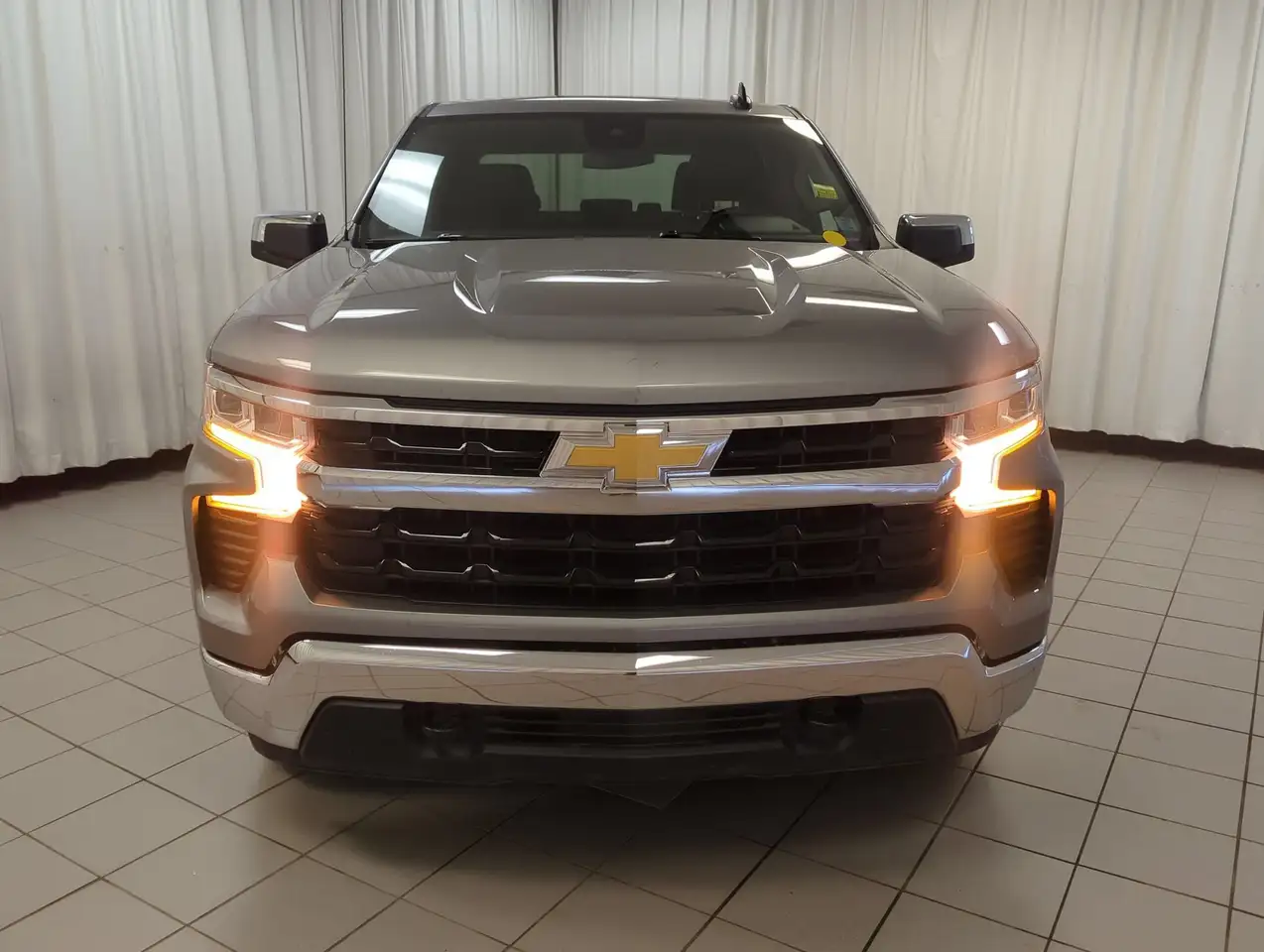 Chevrolet Silverado 1500 - Image 3