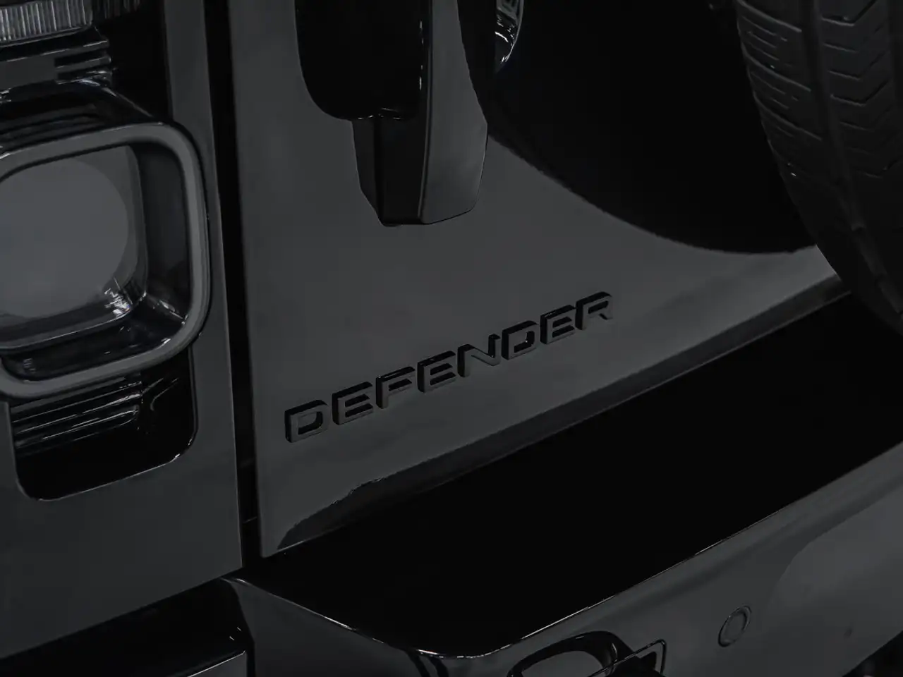 Land Rover Defender - Image 6