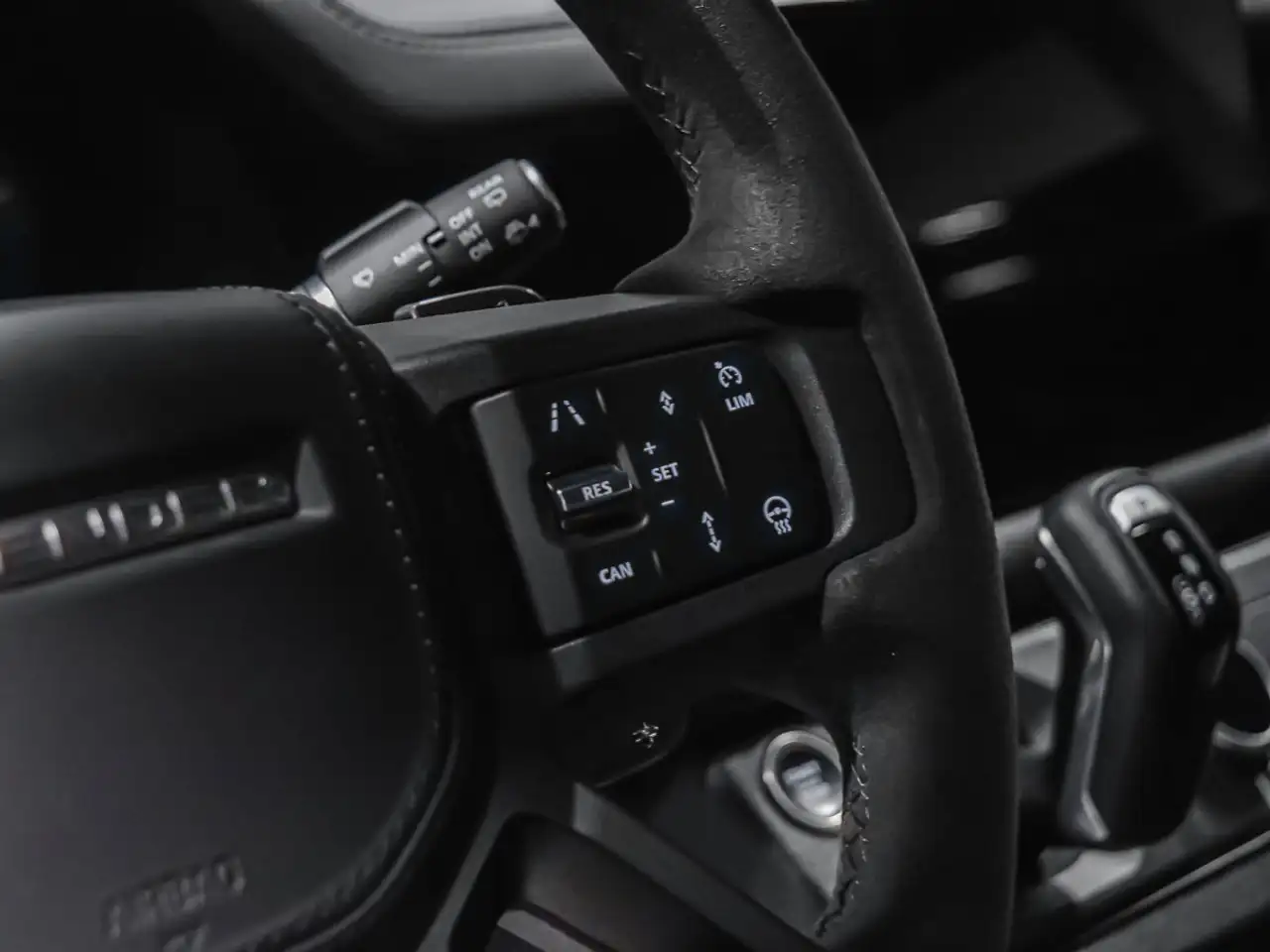 Land Rover Defender - Image 15