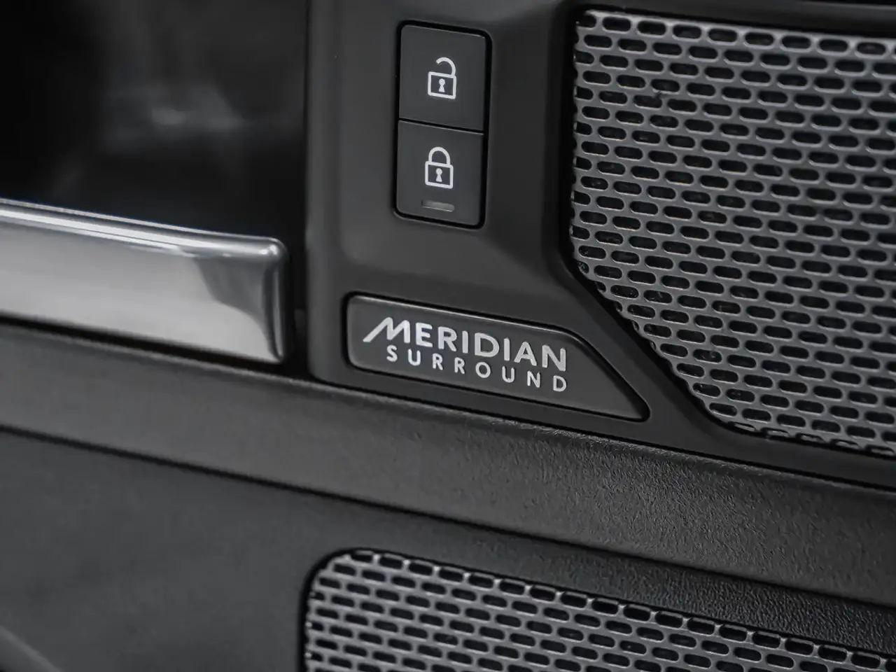 Land Rover Defender - Image 20