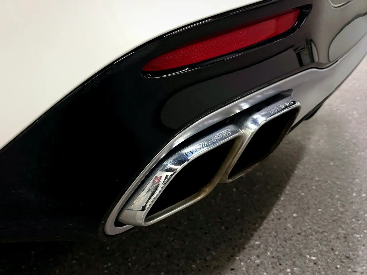 Mercedes-Benz SL - Image 12