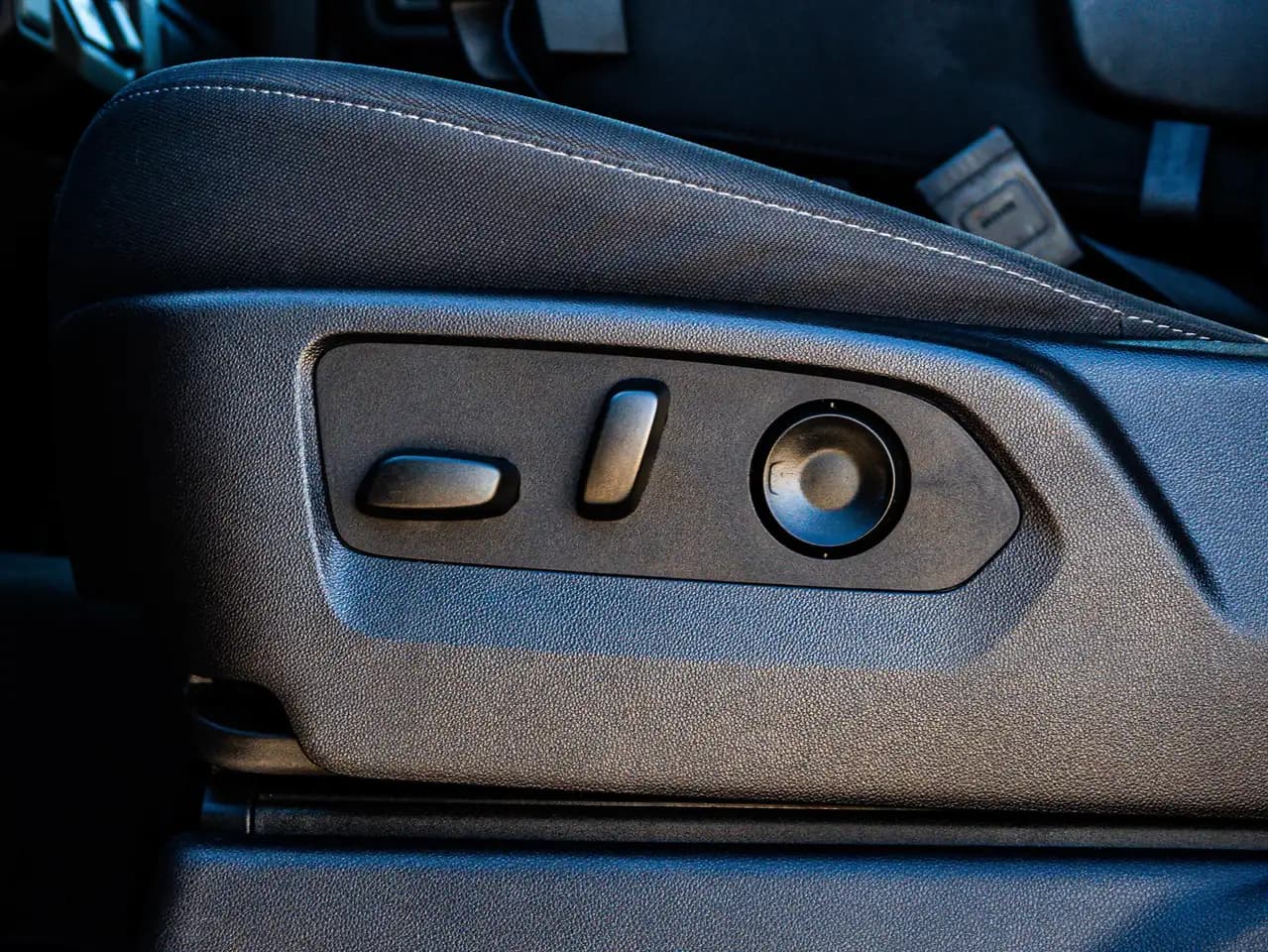 Chevrolet Silverado 1500 - Image 20