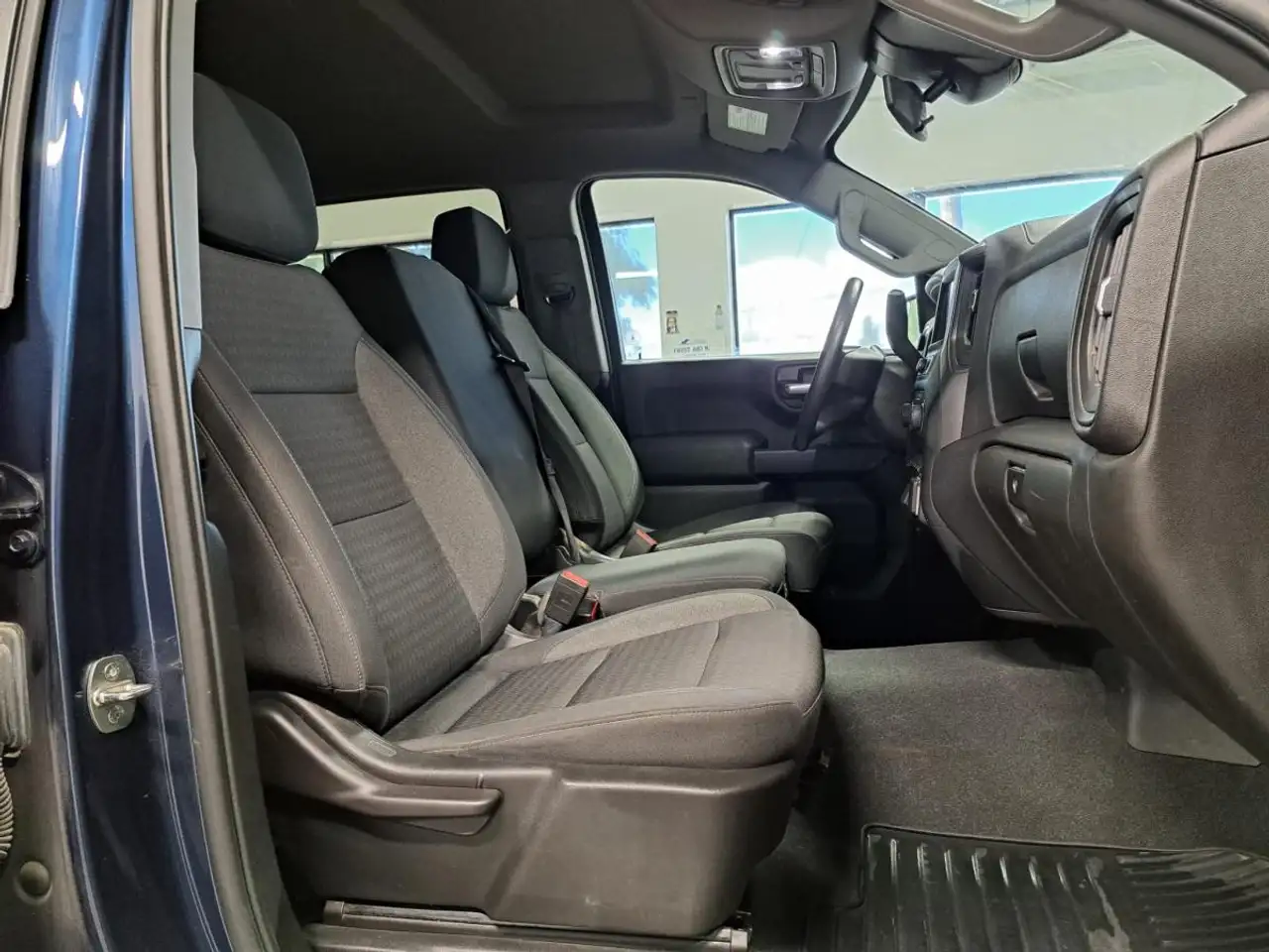 Chevrolet Silverado 1500 - Image 29