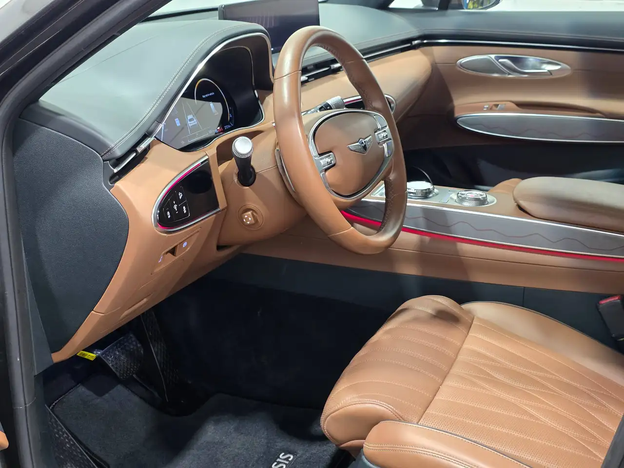 Genesis GV70 - Image 15