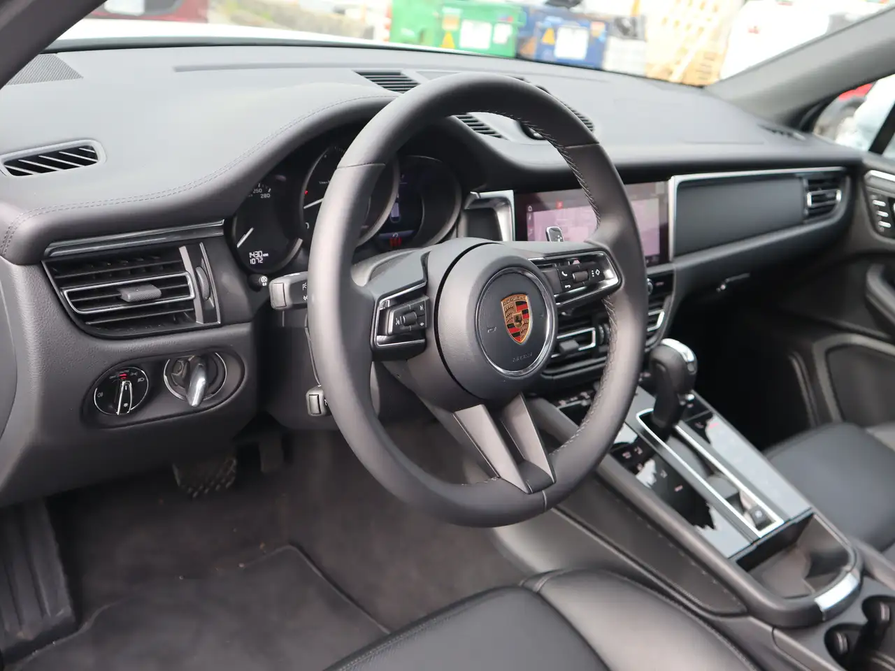 Porsche Macan - Image 12