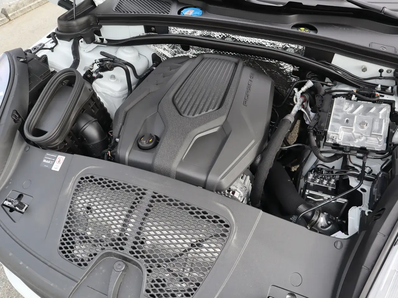 Porsche Macan - Image 28