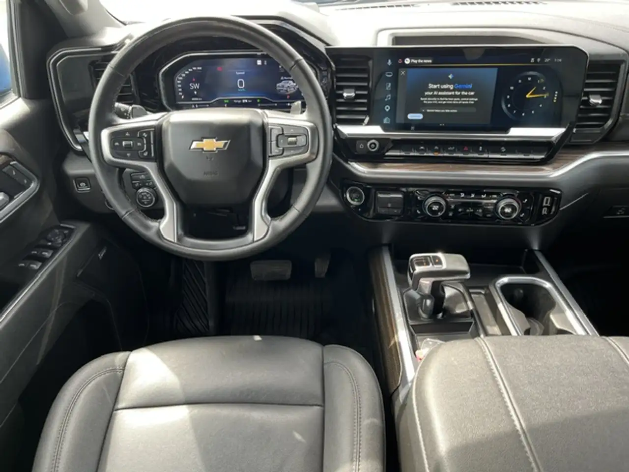 Chevrolet Silverado 1500 - Image 7