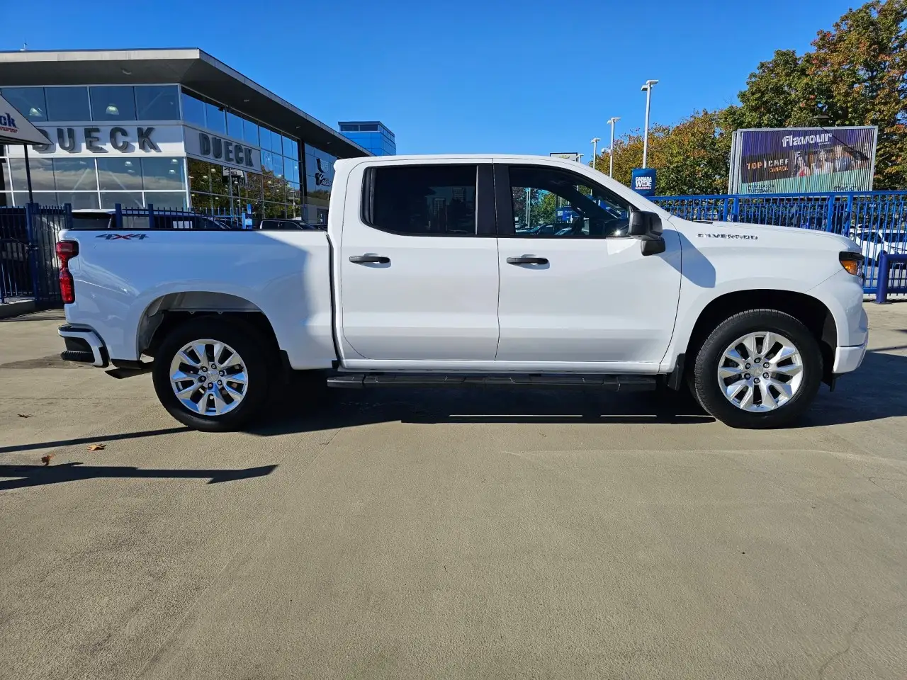 Chevrolet Silverado 1500 - Image 10