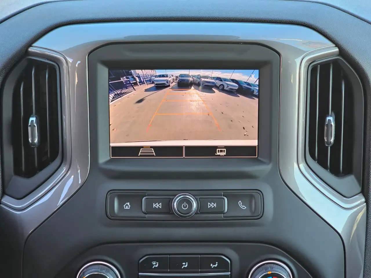 Chevrolet Silverado 1500 - Image 26