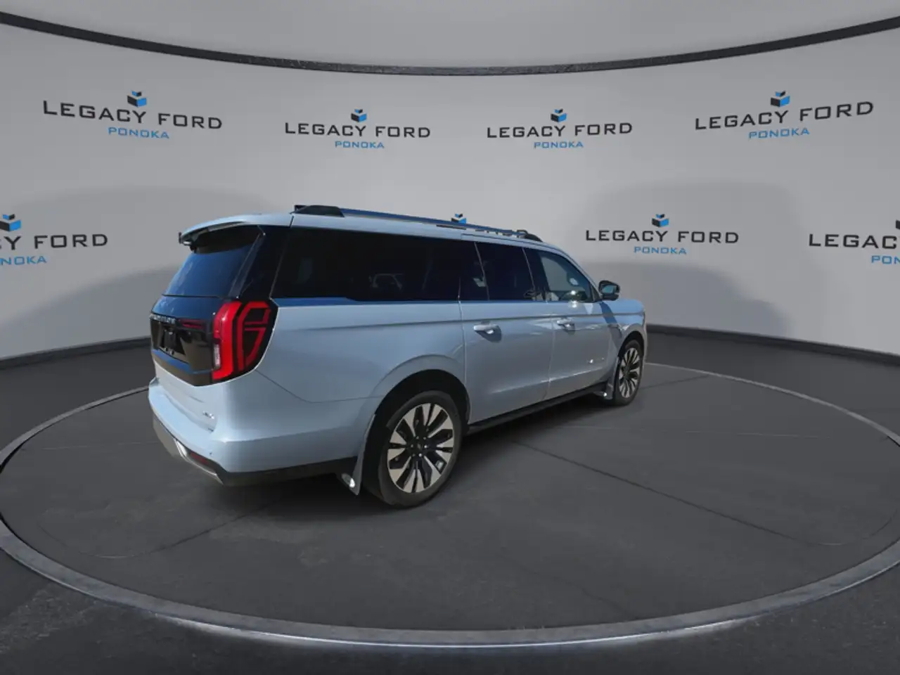 Ford Expedition - Image 9