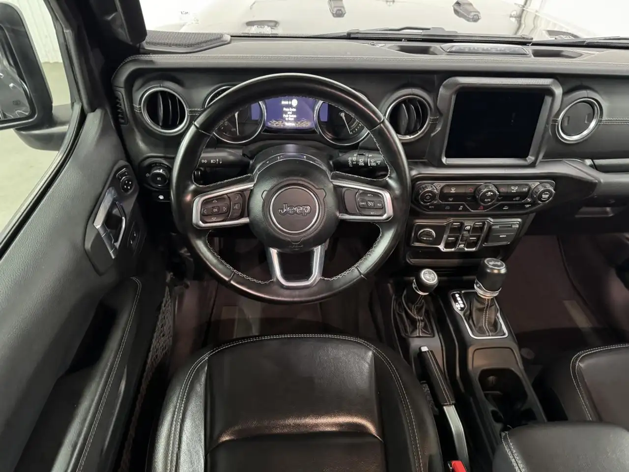 Jeep Wrangler - Image 12