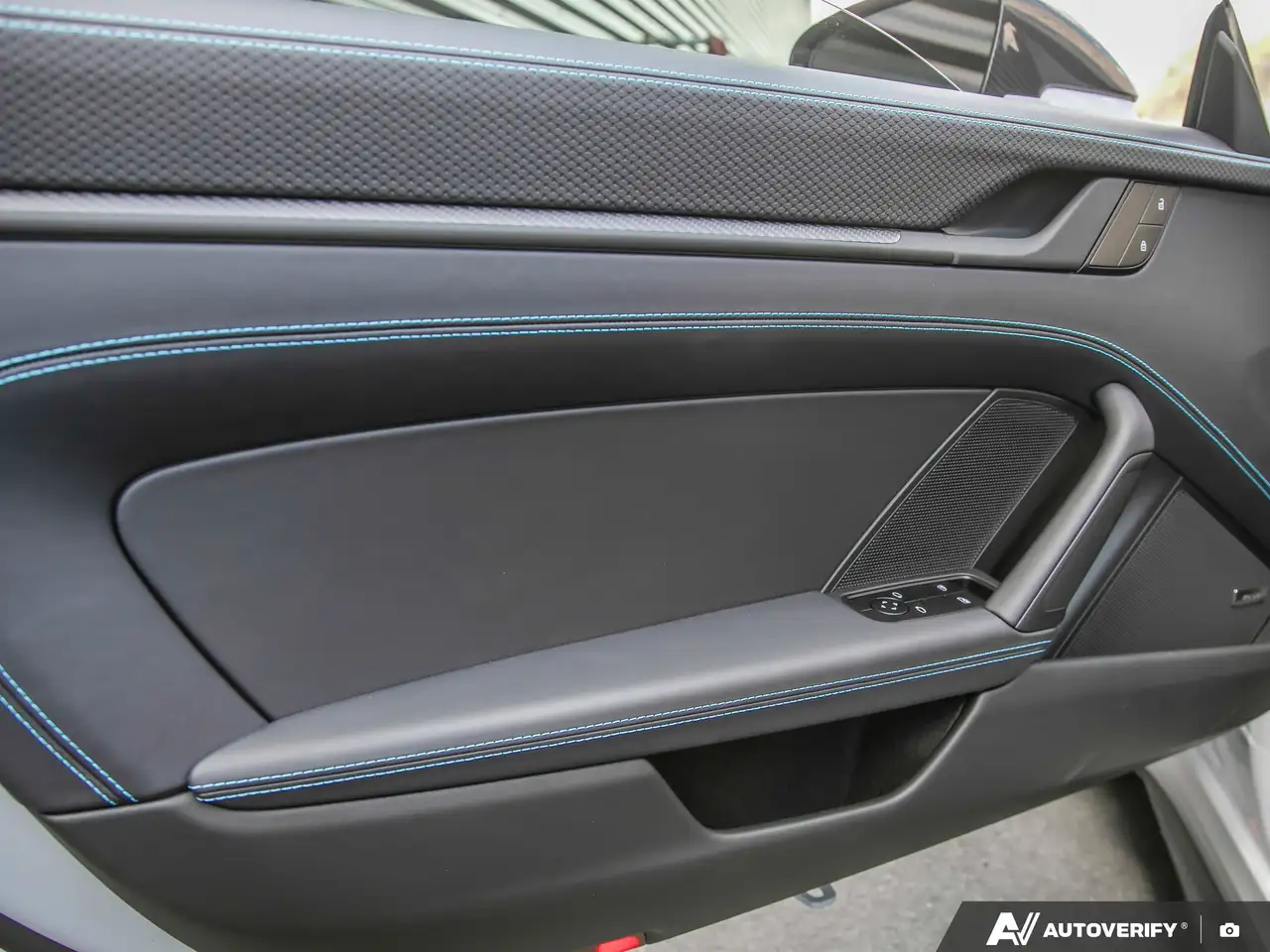 Porsche 911 - Image 32