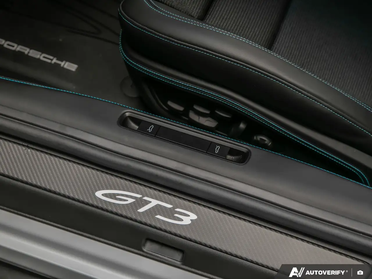 Porsche 911 - Image 26