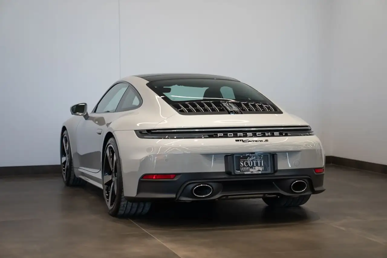 Porsche 911 - Image 6